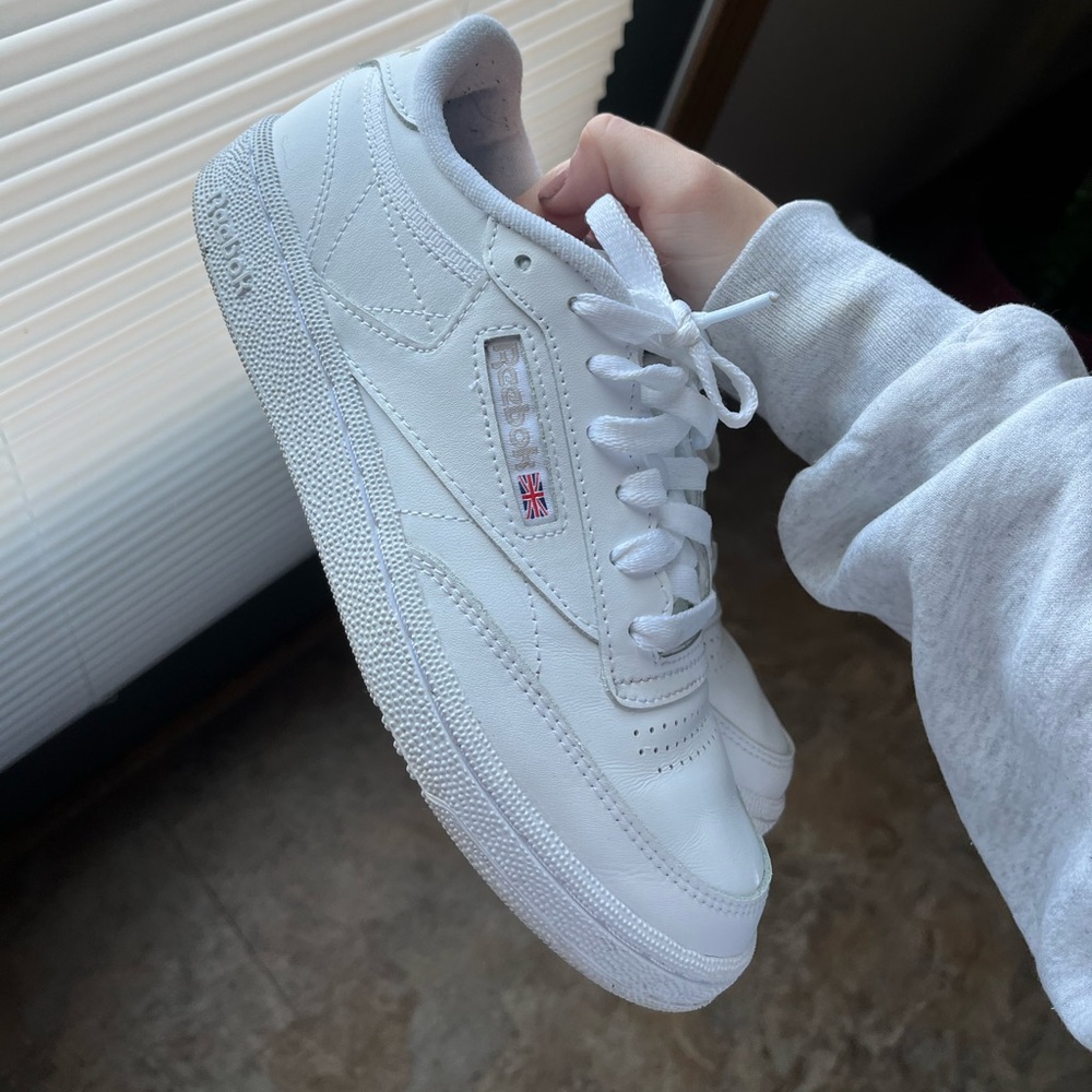 LAST CHANCE DELETING TOMORROW Reebok sneakers